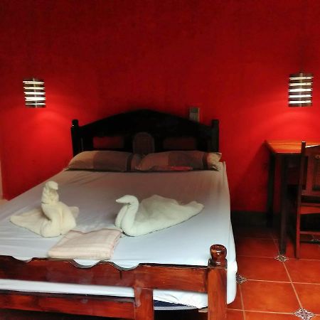 Hostal Casa Ivana Леон Экстерьер фото