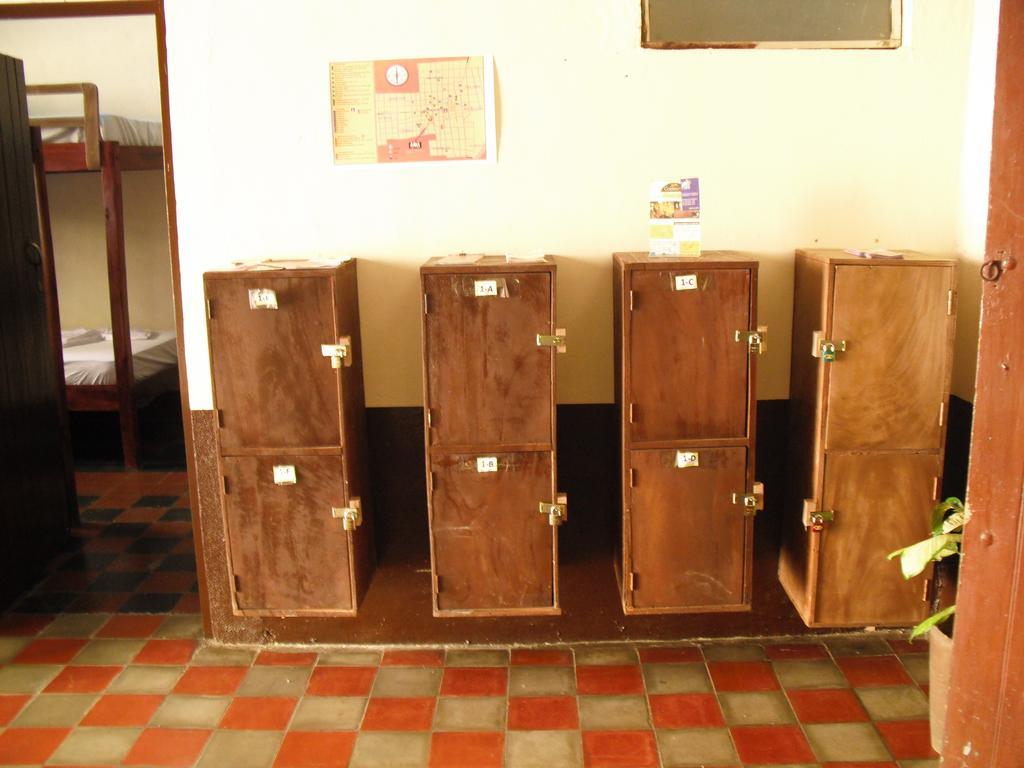 Hostal Casa Ivana Леон Экстерьер фото