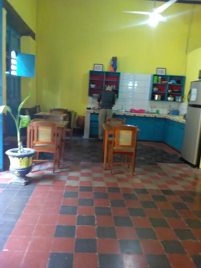 Hostal Casa Ivana Леон Экстерьер фото