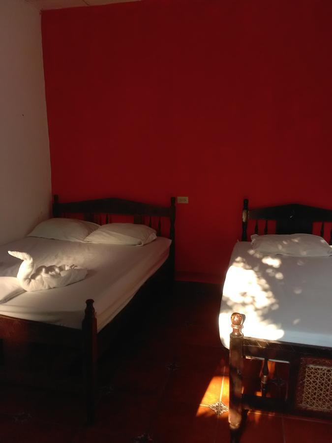 Hostal Casa Ivana Леон Экстерьер фото