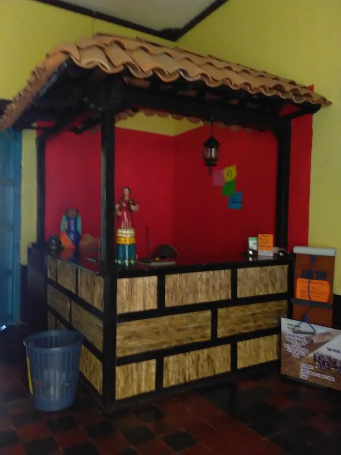 Hostal Casa Ivana Леон Экстерьер фото