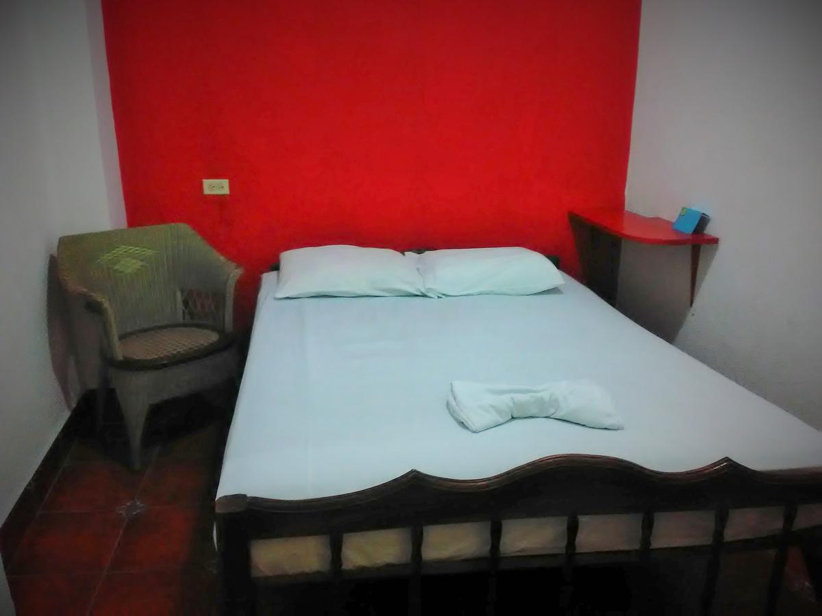 Hostal Casa Ivana Леон Экстерьер фото