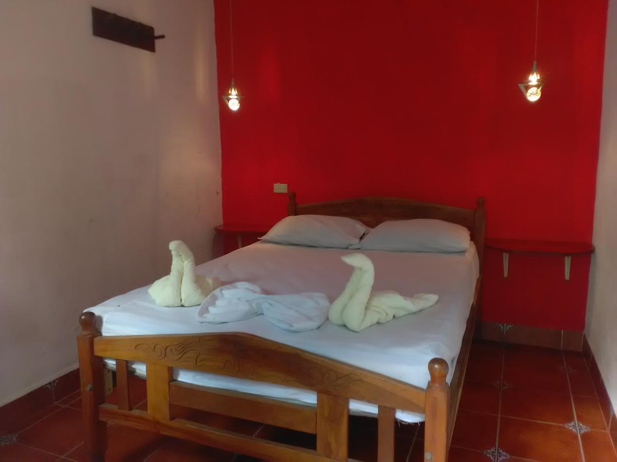 Hostal Casa Ivana Леон Экстерьер фото