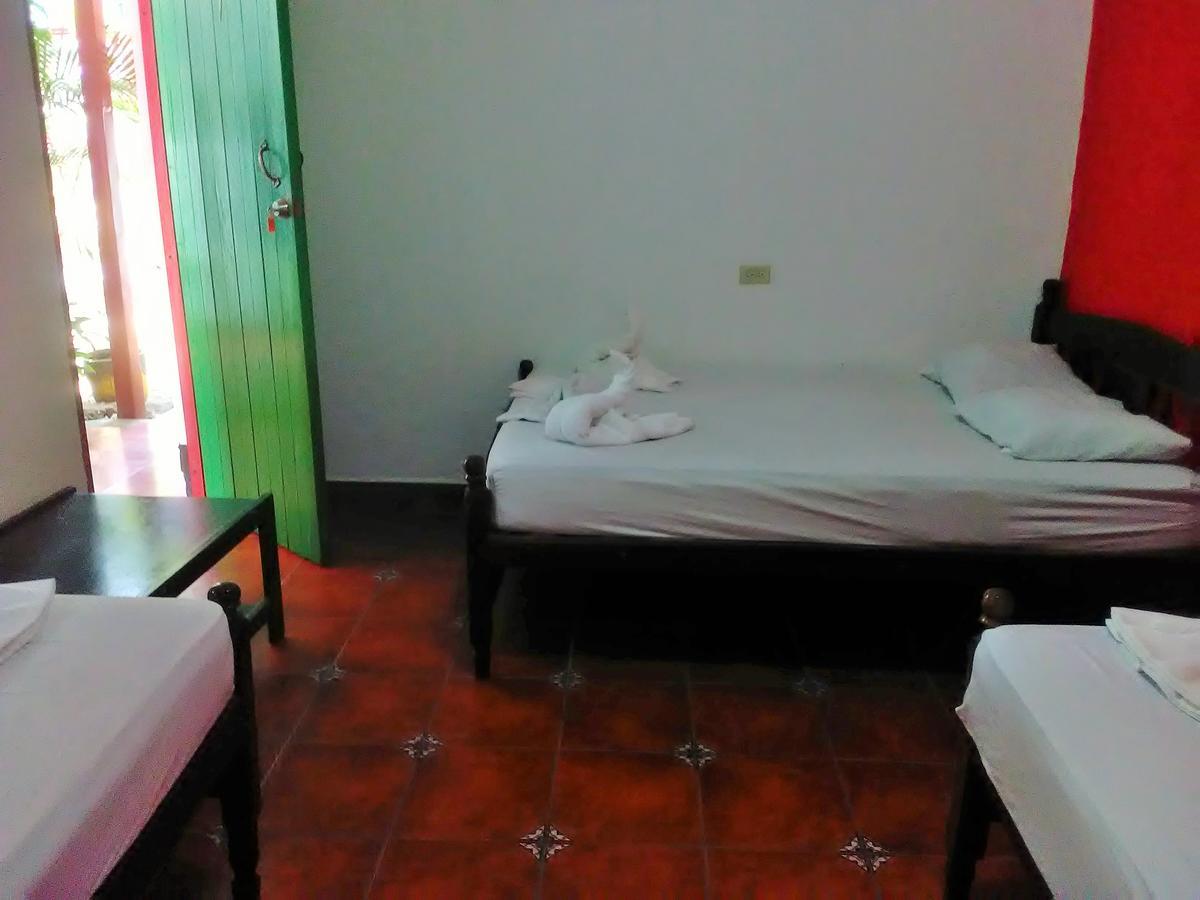Hostal Casa Ivana Леон Экстерьер фото