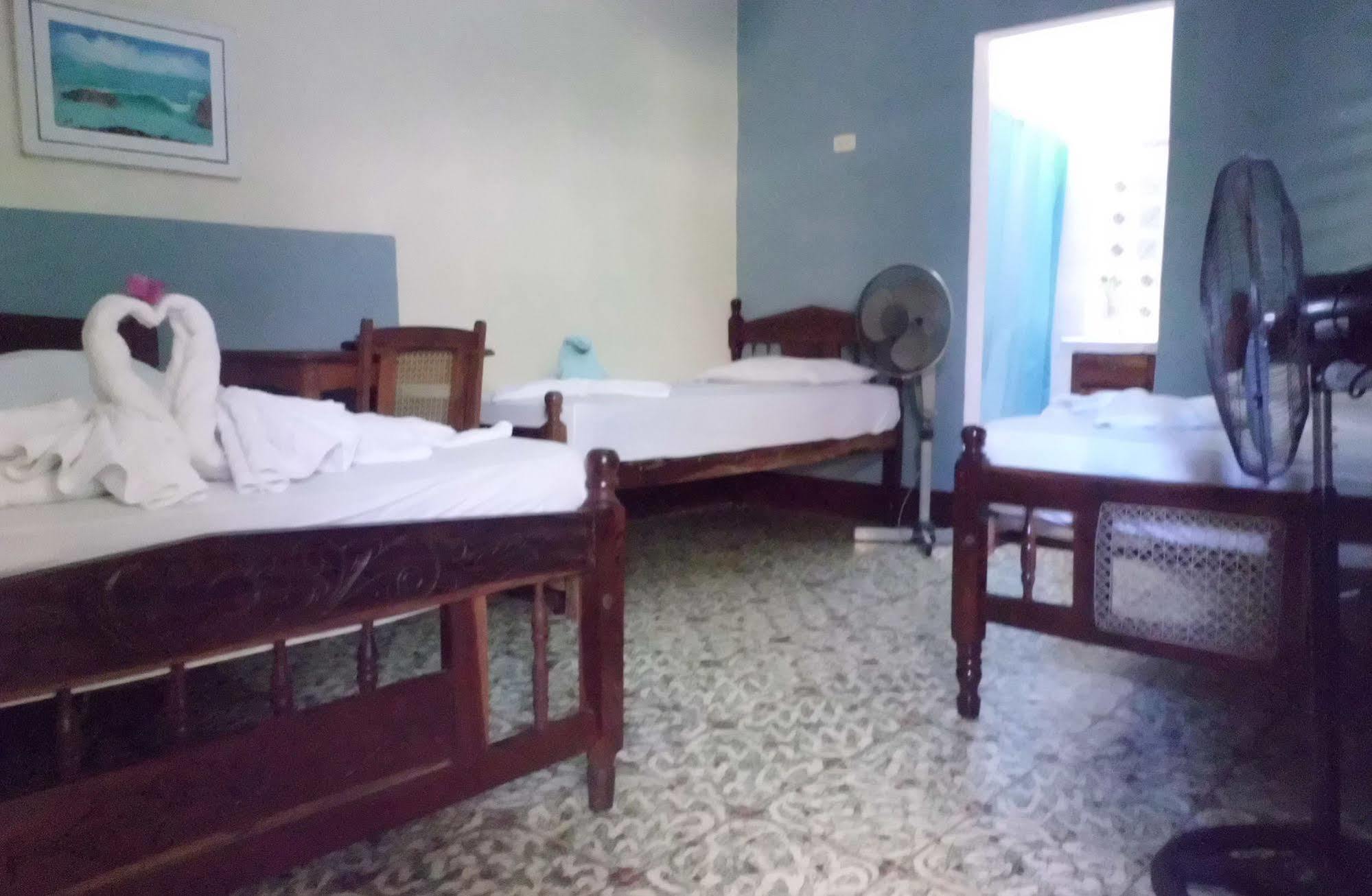 Hostal Casa Ivana Леон Экстерьер фото