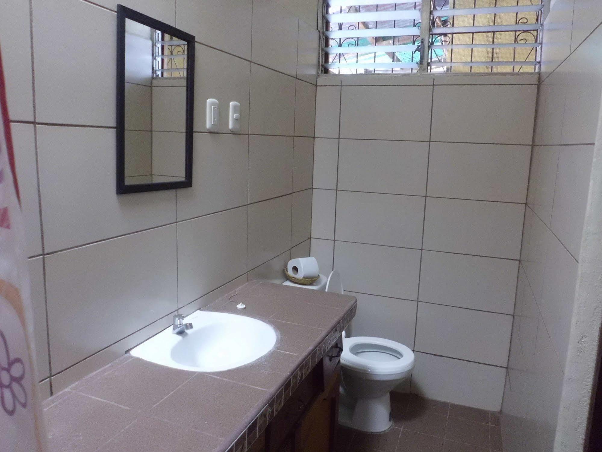 Hostal Casa Ivana Леон Экстерьер фото