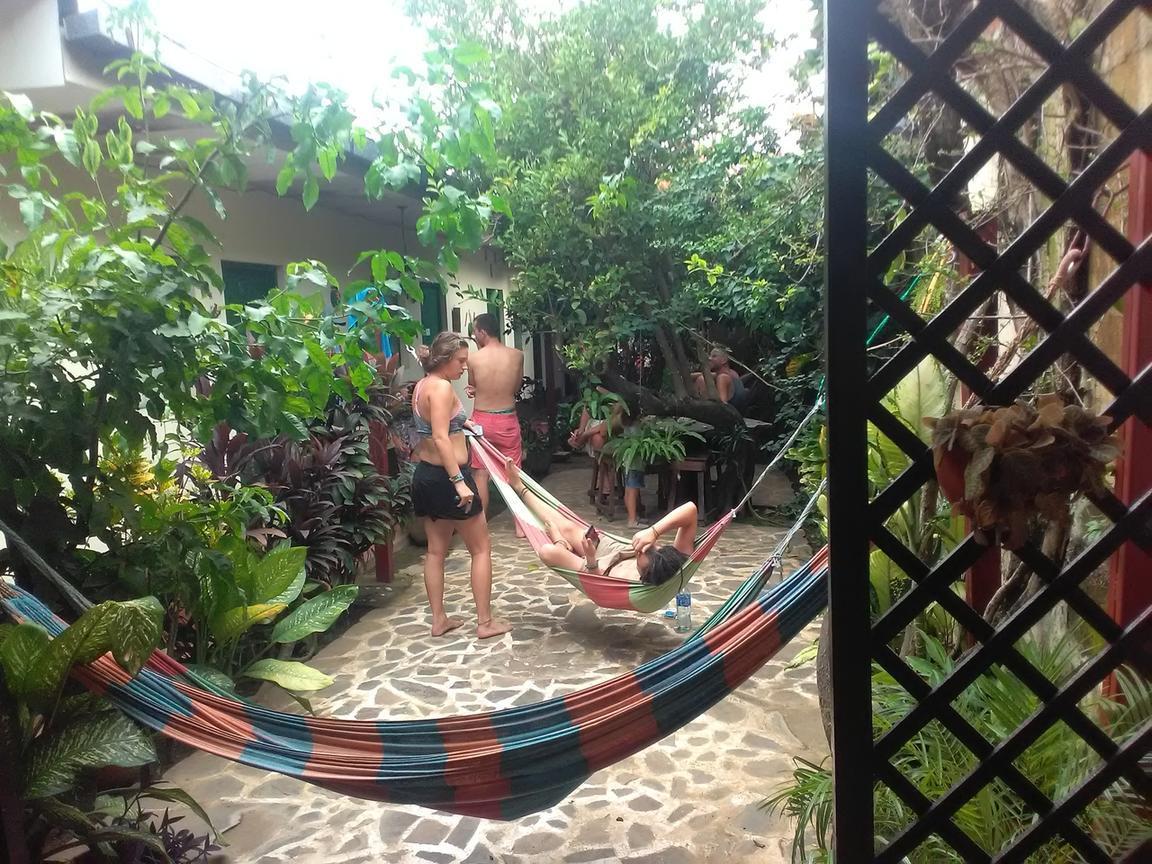 Hostal Casa Ivana Леон Экстерьер фото